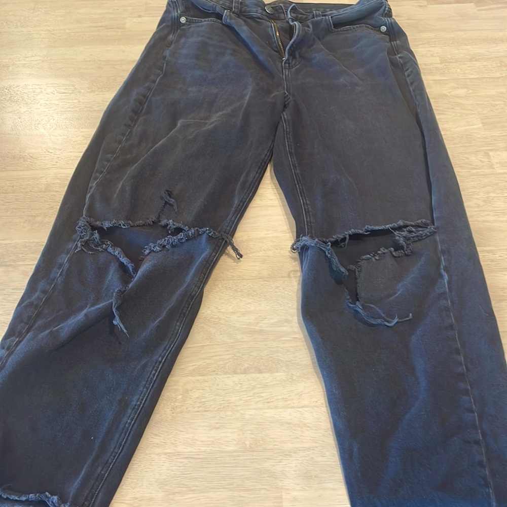 Black high rise distressed jeans (thick girl friendly) from American eagle